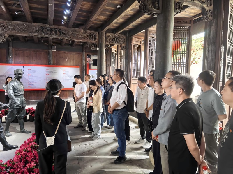 循跡悟思想 發(fā)揚鐵作風(fēng) 凝心促踐行  亞通新材黨總支開展主題黨日活動2.jpg